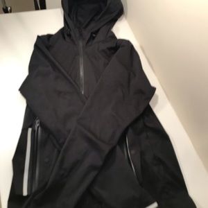 Men’s Lululemon zip up jacket.